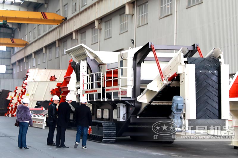 履帶式移動式河卵石粉碎制砂機(jī)
